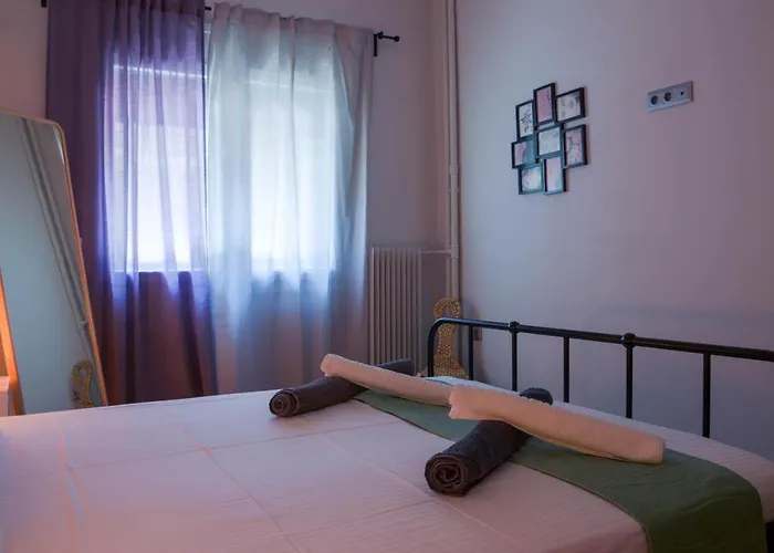 Adorable 2 Bedroom Close To Ancient Athens City Center